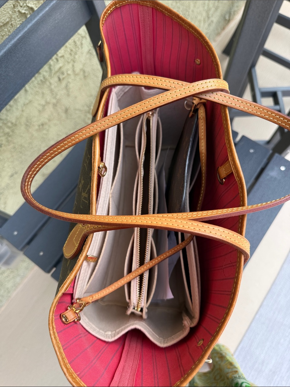 🔥 Authentic Louis Vuitton Limited Edition Pink V Neverfull MM with Pouch COA - Picture 17 of 17